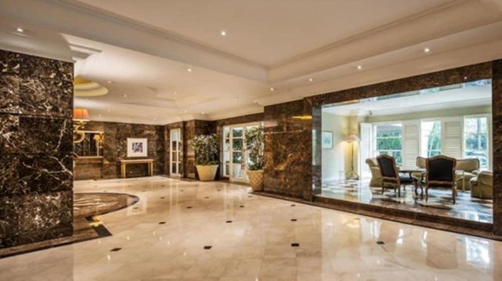 Batavia Hotel & Serviced Apartments Jakarta Exterior photo